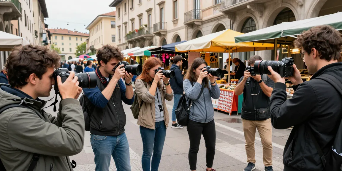 Corsi di Fotografia a Milano: studenti in workshop fotografico all'aperto, catturando scene di strada con l'insegnante.